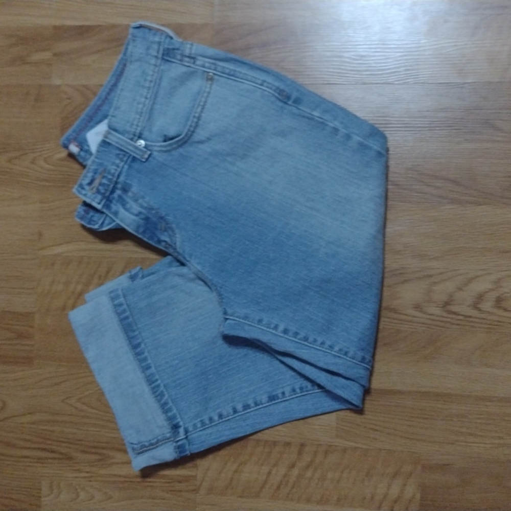 Levi's Capris Size 6